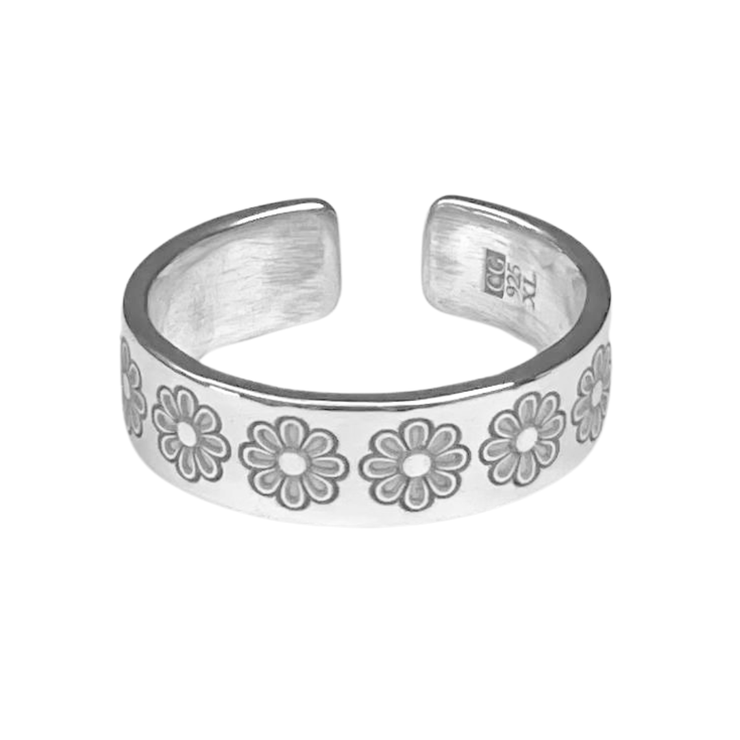 Daisy Flower Engraved Ring — CarterGore